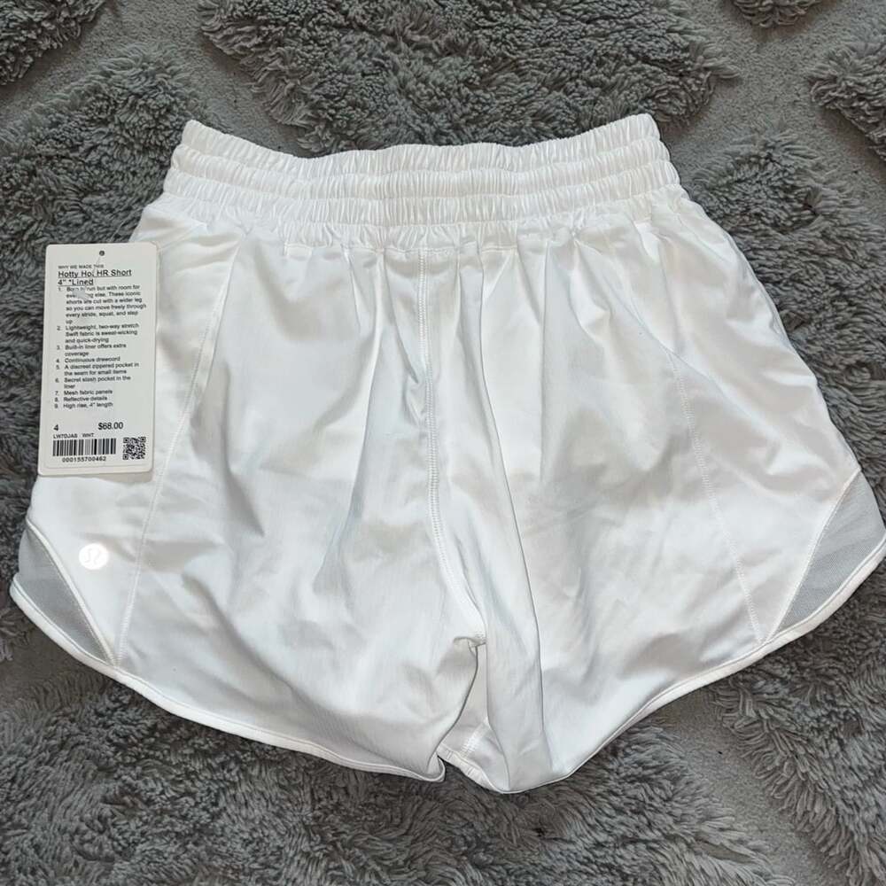 Lululemon Hotty Hot HR Short 4" Lined Size 4 White LW7DJAS